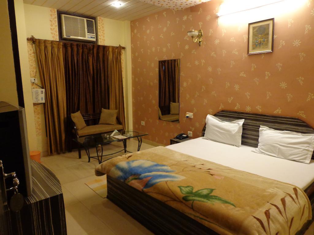 Aashyana Hotel Alwar Bagian luar foto