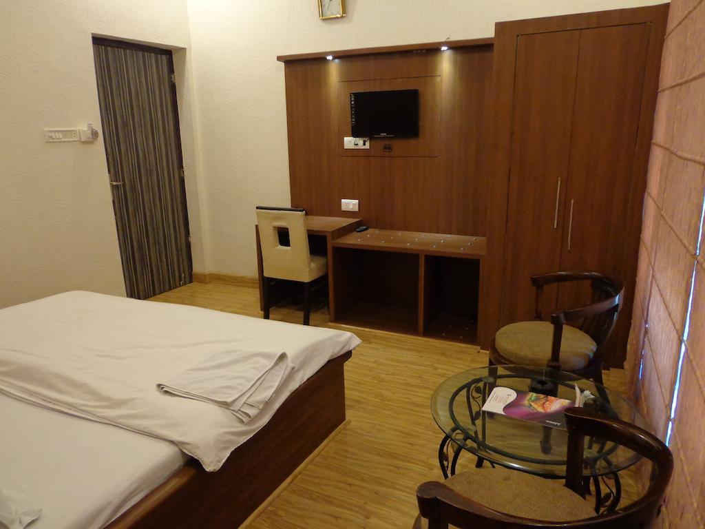 Aashyana Hotel Alwar Bagian luar foto