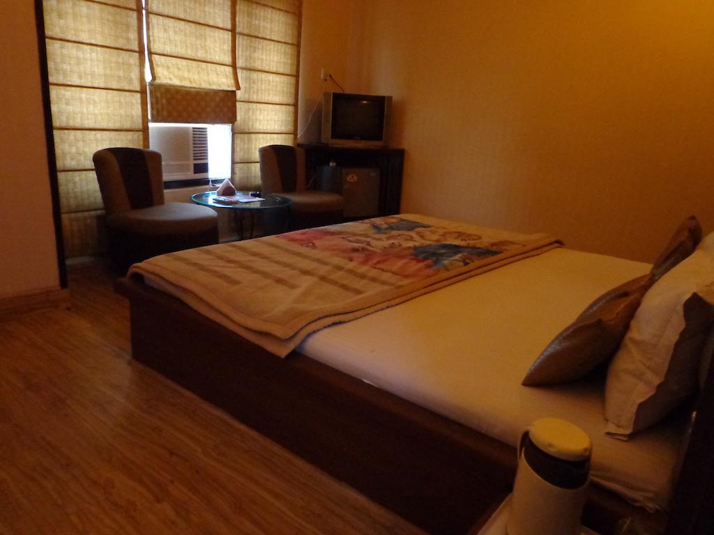Aashyana Hotel Alwar Bagian luar foto